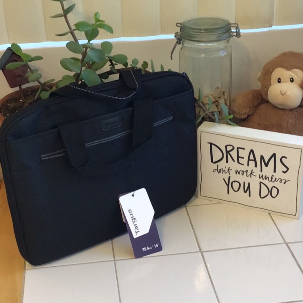 ‘Targas’ Slipkin Laptop Sleeve NWT